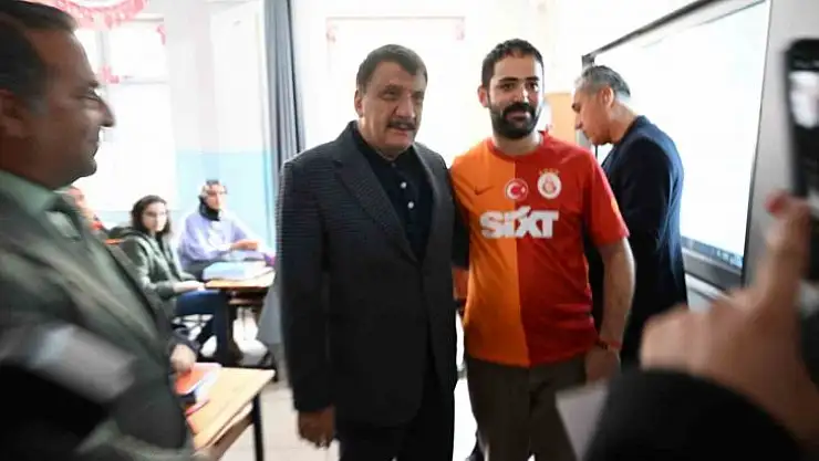 EKPSS kursiyerlerine ek kaynak kitapları dağıtıldı