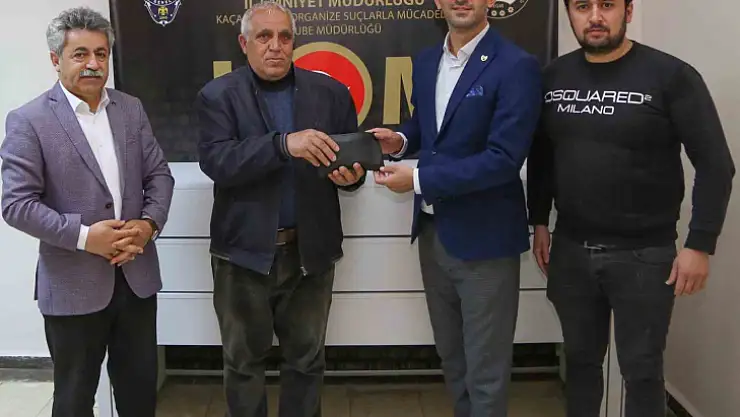 Dolandırılan vatandaşa ziynet eşyaları ve parası teslim edildi