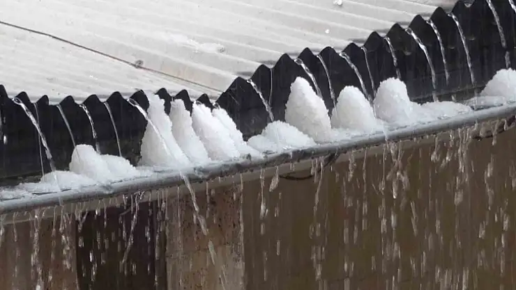 Elazığ'da sağanak ve dolu etkili oldu