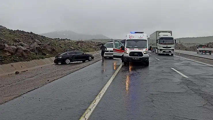 Elazığ'da trafik kazası yaralılar var