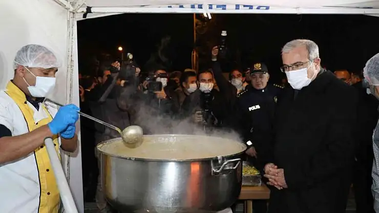 Elazığ'da Valilikten vatandaşlara çorba ikramı