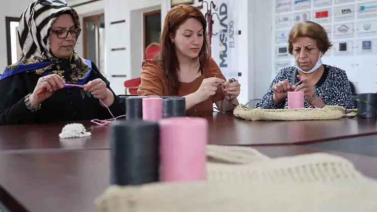 Elazığlı kadınların ürettiği çantalar dünyada sergileniyor