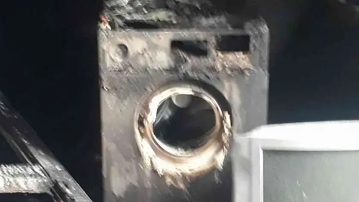 Elektrik kontağından çıkan yangın evi küle çevirdi