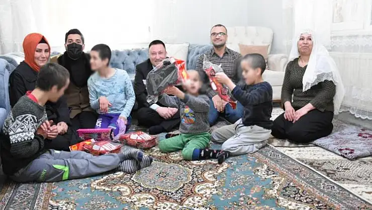 Engelli kardeşlerin ailesine Başkan Beyoğlu sahip çıktı