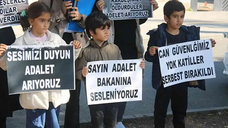 Eşini ve oğlunu öldürmeye azmettirmekten yargılanan baba ve oğluna ara celsede tahliyeye tepki