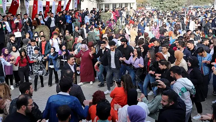 Fırat Üniversitesi öğrencileri doyasıya eğlendi