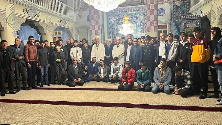 Genç'te öğrenciler sabah namazında buluştu