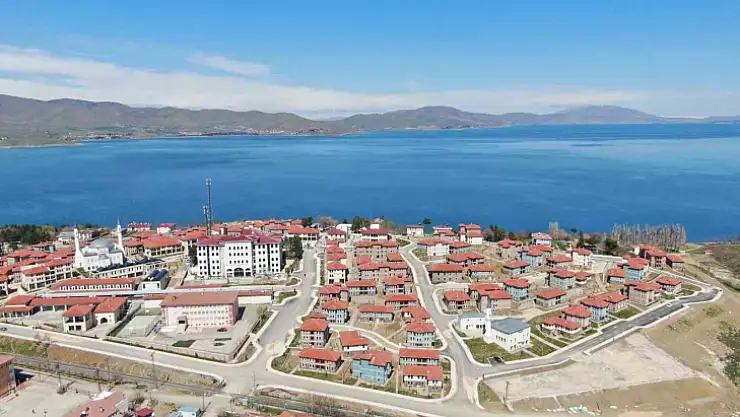 Göl manzaralı TOKİ konutlarında yaşayan depremzedeler: 'Ölünceye kadar devletimizin arkasındayız'