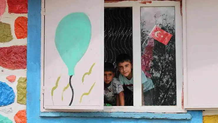 Gönüllüler bir araya geldi, 200 öğrenciye kırtasiye desteğinde bulundu