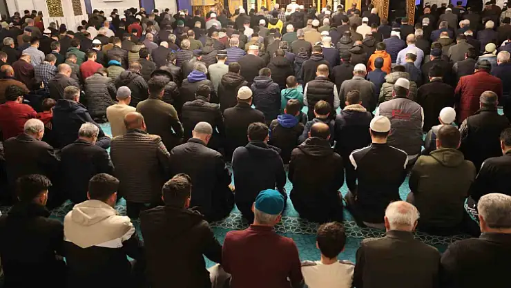 İlk teravih namazında camiler doldu