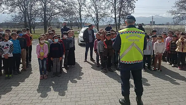 Jandarmadan öğrencilere eğitim