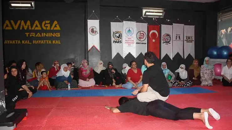 Kadınlar taciz ve şiddetten korunmak için pars taktiği öğreniyor