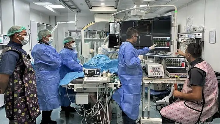 Kalbinde aritmisi olan çocuklar ablasyon yöntemiyle şifa buluyor