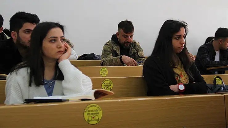 Kaporta ustasının okuma azmi