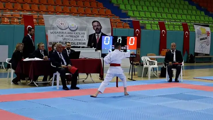 Karate müsabakaları başladı