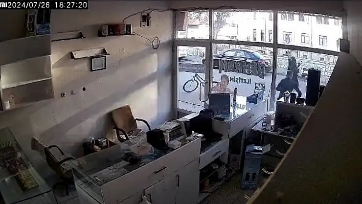 Karlıova'daki deprem anı güvenlik kameralarına yansıdı