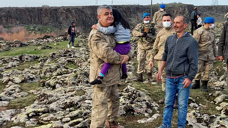 Kaybolan down sendromlu çocuğu jandarma buldu