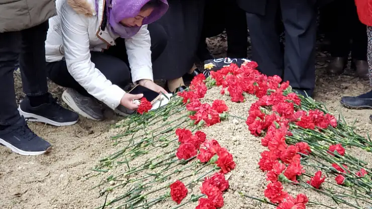 Kocasının katlettiği kadın toprağa verildi
