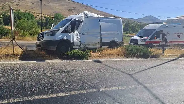 Malatya'da otobüs ile kamyonet çarpıştı, 1 yaralı