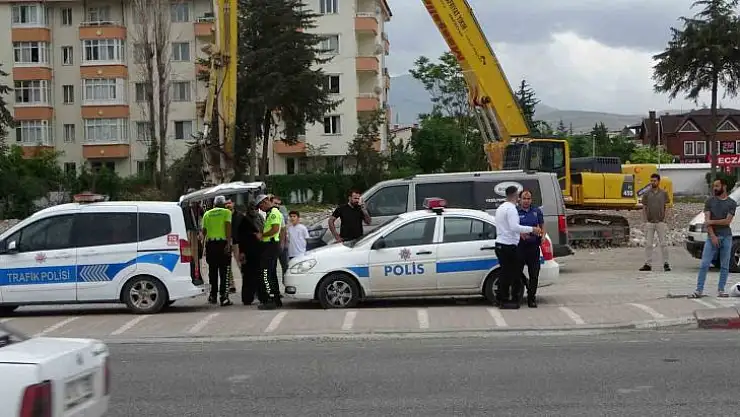 Malatya'da otomobil yayalara çarptı: 2 yaralı