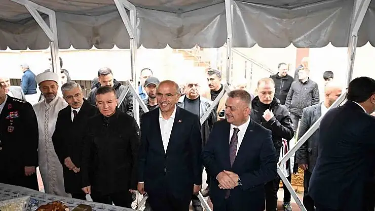 Malatya'da resmi bayramlaşma Kernek Karagözlüler Camisi'nde yapıldı