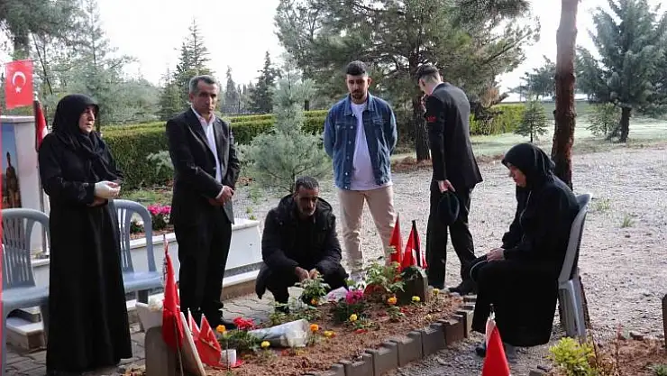 Malatya'da şehitlikte hüzünlü bayram