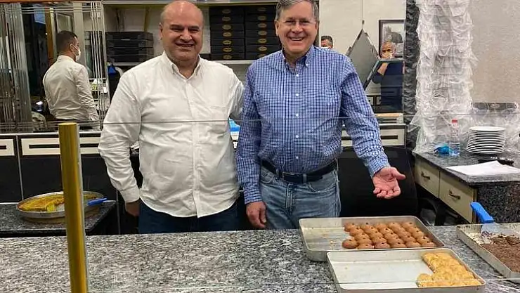 Meşhur Kadayıfçı Sıtkı Usta, yabancı büyükelçileri ağırladı