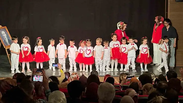 Miniklerin gösterisi büyük beğeni aldı