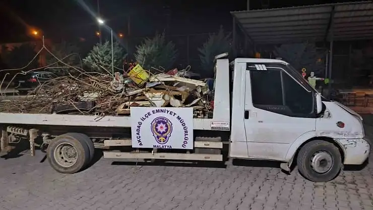 Polisten enkaz hırsızlarına suçüstü