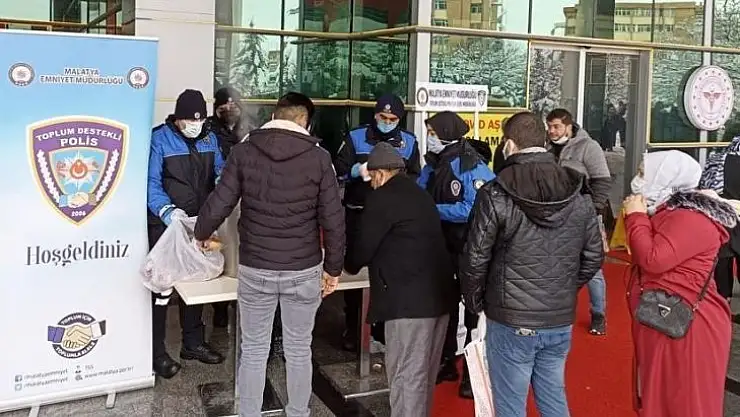 Polisten hasta yakınlarına sıcak çorba