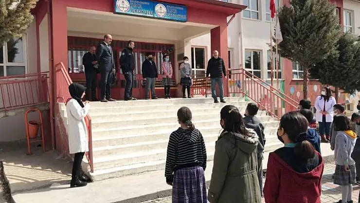 Polisten kitap okuma etkinliği