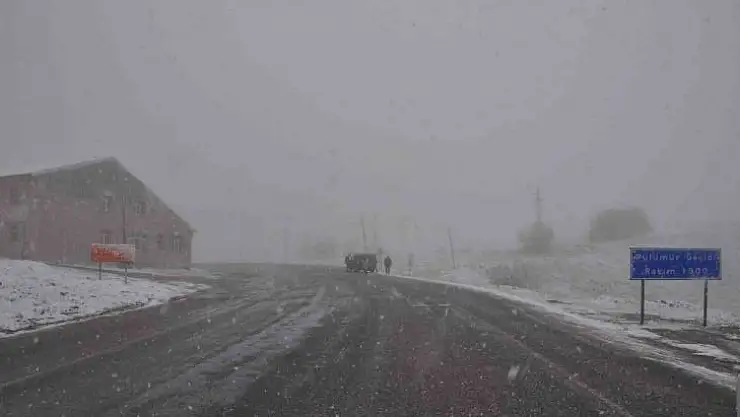 Pülümür'ün yüksek kesimleri beyaza büründü