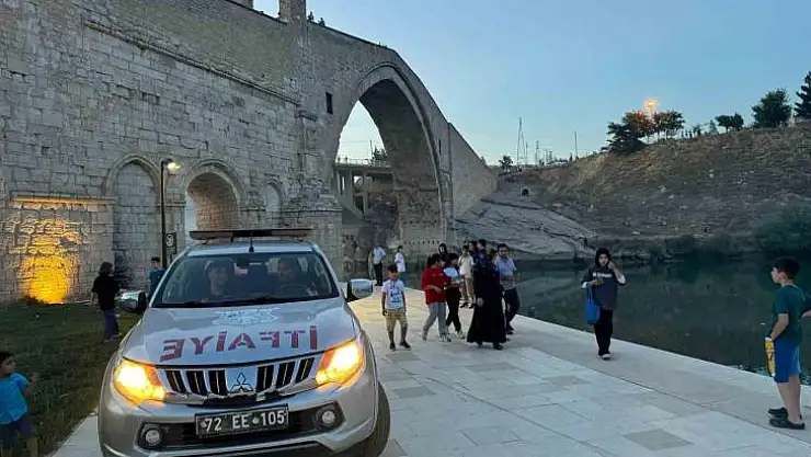 Silvan'da barajda mahsur kalan 2 vatandaş kendi imkanlarıyla çıktı