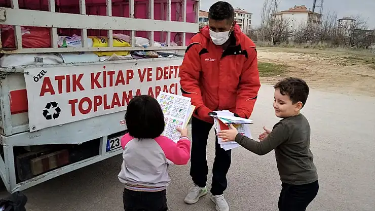 Sokak sokak gezdi 1 milyonun üzerinde kitap topladı
