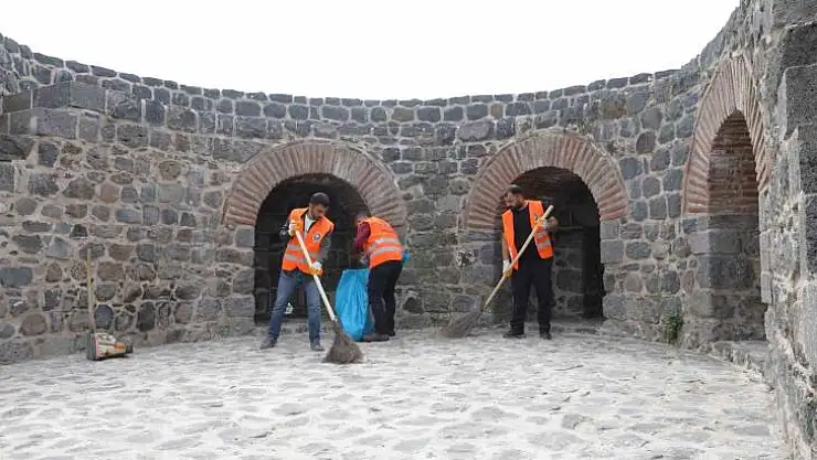 Tarihi mekanlar temizlendi