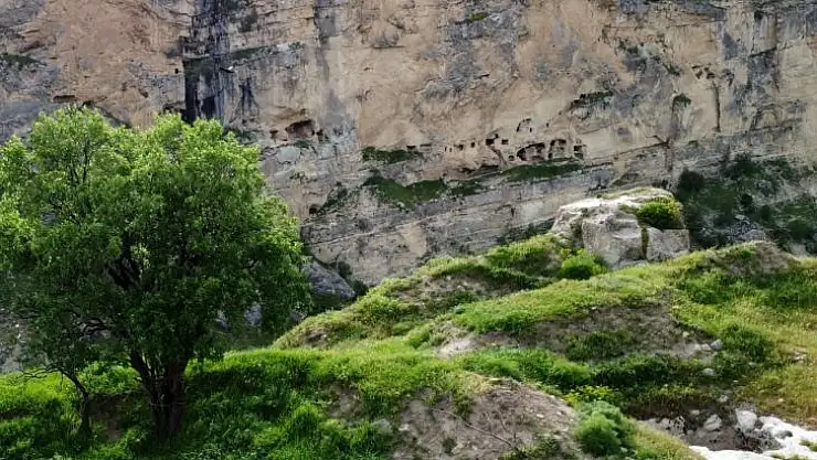 Tunceli'de Urartu mağaralarının bilinmeyenlerini halk hafızası yaşatıyor