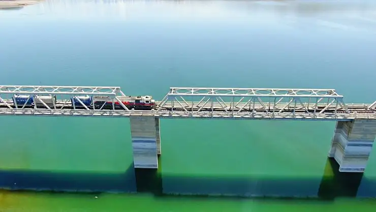 Türkiye'nin en uzun demir yolu köprüsü Elazığ'da