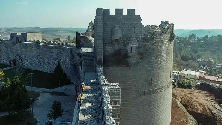 UNESCO listesindeki Diyarbakır Surları'nda hatalı çimento harcı söküldü