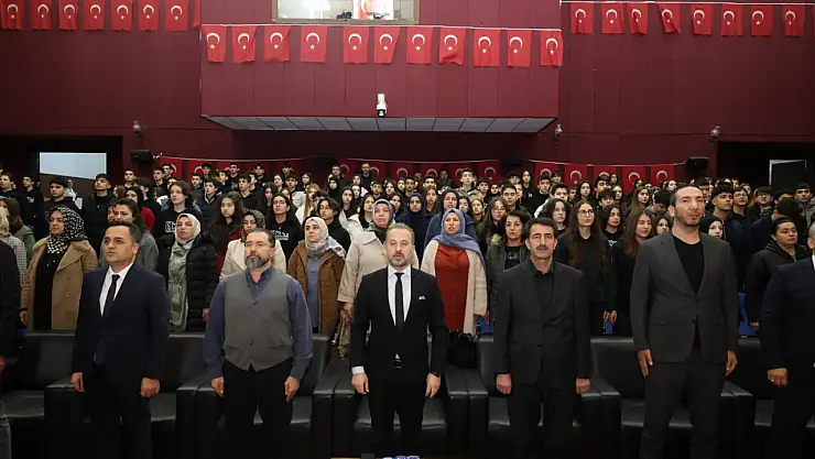 Yazar Okay Tiryakioğlu öğrencilerle buluştu