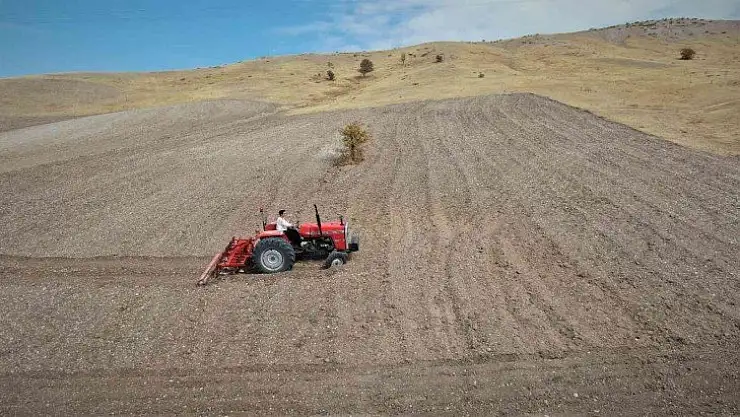 Yıllarca kaldığı Fransa'da en iyi fakültede doktora yaptı, köyüne dönüp tarıma başladı