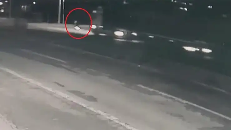 Yolun karşısına geçerken tırın çarptığı yaya hayatını kaybetti
