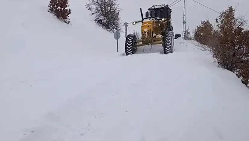 Elazığ İl Özel İdare'den kar seferberliği: 273 köy yolunda mesai sürüyor!