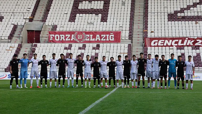 Gençler sahada, fair-play tribünde alkışlandı