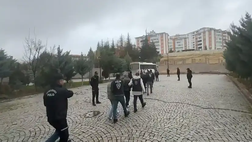 Kimlikleri topladılar, hesap açtılar: bahis şebekesine darbe