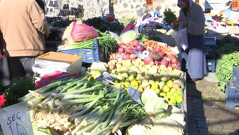 Pazar tezgahlarında mevsim değişimi fiyatlara yansıdı