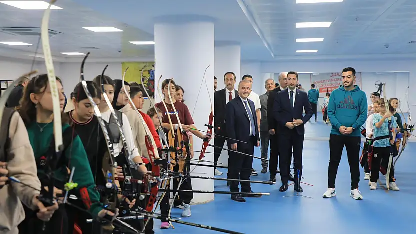 Elazığ'da gençlik yatırımları şaha kalktı: Vali Hatipoğlu dev projeleri açıkladı