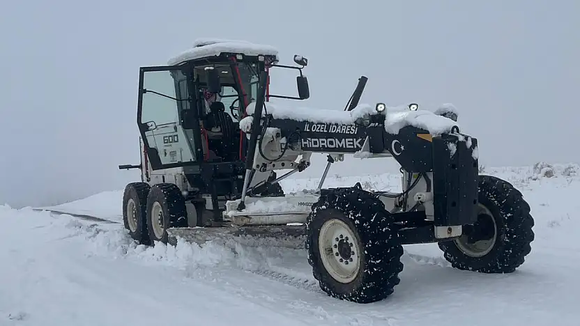 Elazığ'da kar alarmı: 23 köy yolu ulaşıma kapandı