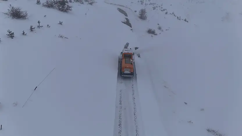 Elazığ'da kar kırsalı zorladı: 130 köy yolu açıldı, 207'sinde çalışma sürüyor