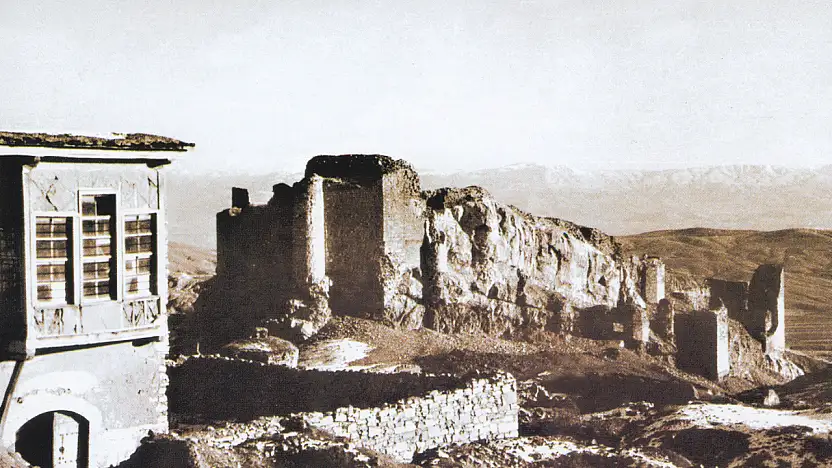 Harcında süt, altında şehir saklı bir dev: Harput Kalesi