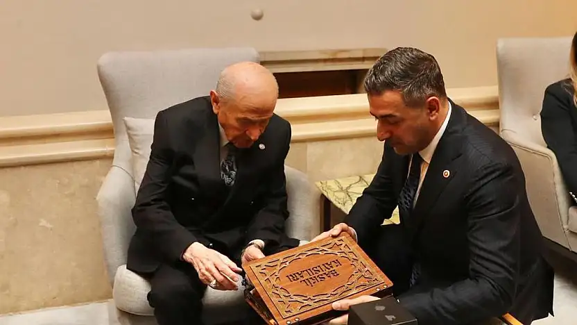 Işıkver'den Bahçeli'ye Baskil kayısısı ikramı: 'Tescil için mücadelemiz sürecek!'